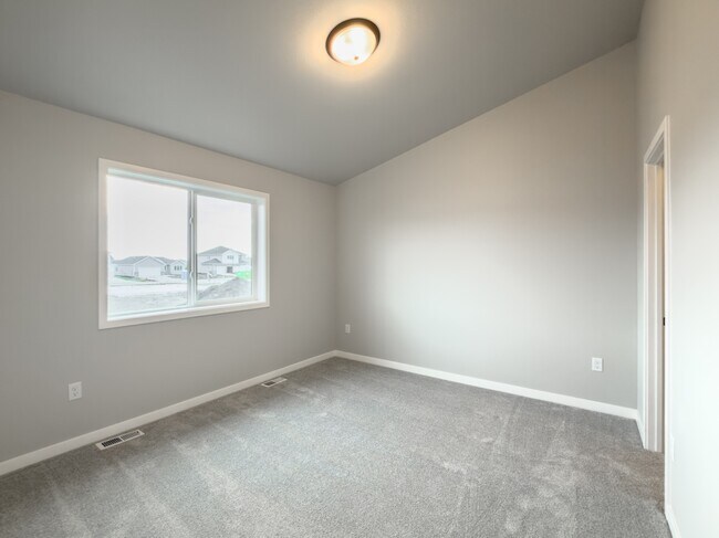 Building Photo - 3645 33rd St S