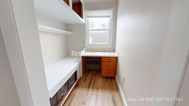 Building Photo - 198 Main Rd N