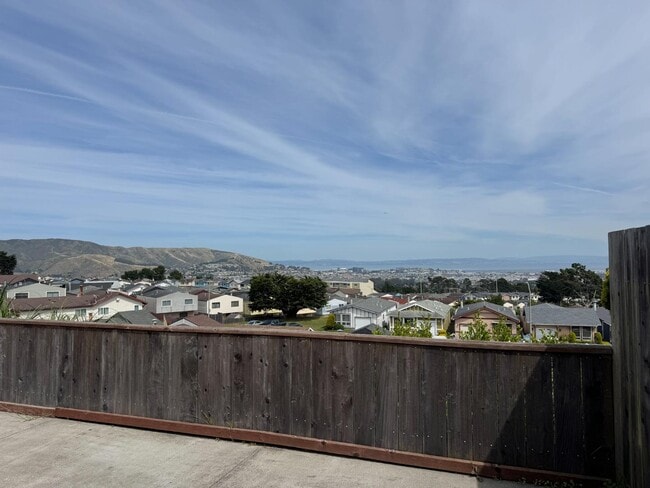 Building Photo - 26 Camelot Ct