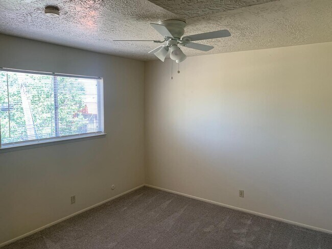 Building Photo - 1431 Girard Blvd NE