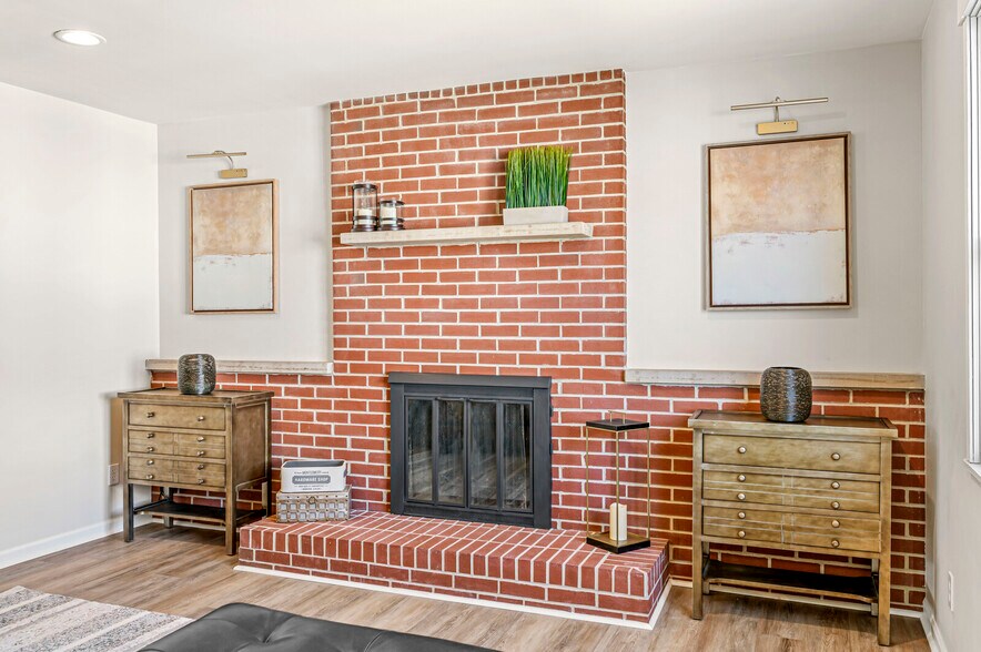 Den - 174 W 7th St