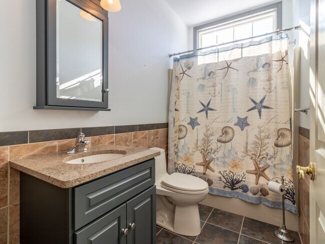 Building Photo - Single family - unfurnished - YEAR ROUND rental - Mill Pond Acres