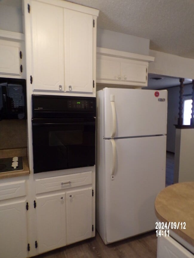Building Photo - Pets negotiable with owner approval