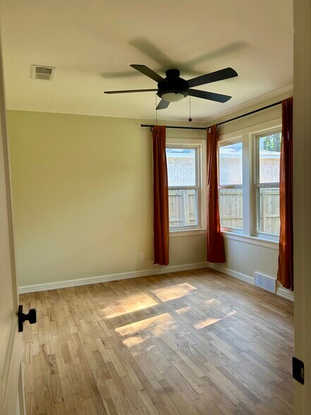 Building Photo - 1631 N Garland Ave