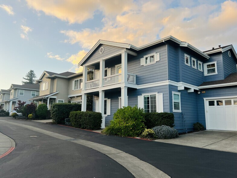 Building Photo - 853 Palou St