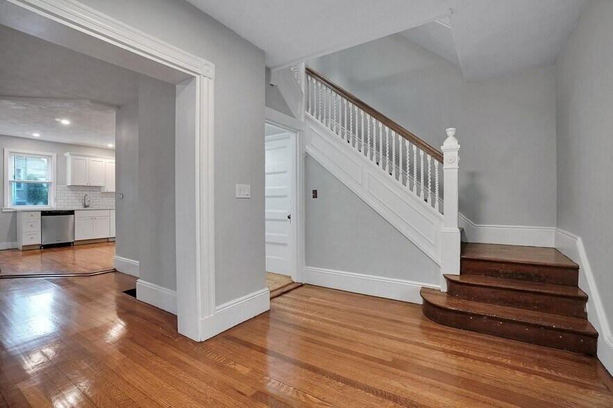 Building Photo - 11 South Munroe Ter