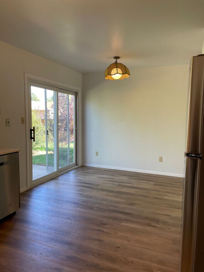 Building Photo - 2143 Ryeland Ln