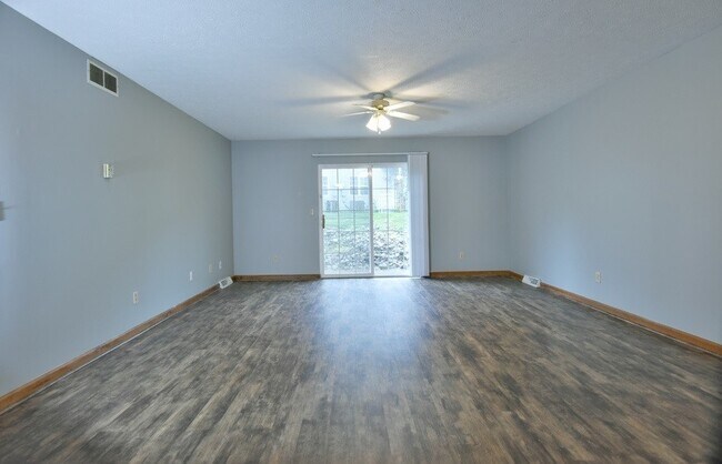 Building Photo - 4 bedroom 2 bath