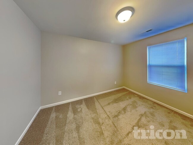 Building Photo - 151 Autumn Woods Dr