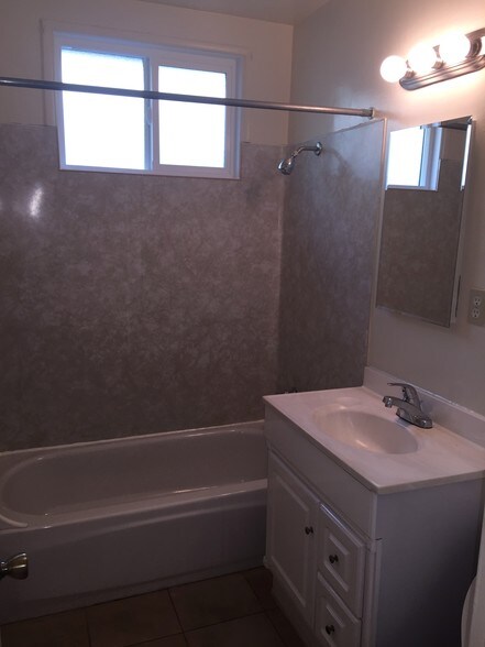 Bathroom - 4047 160th St