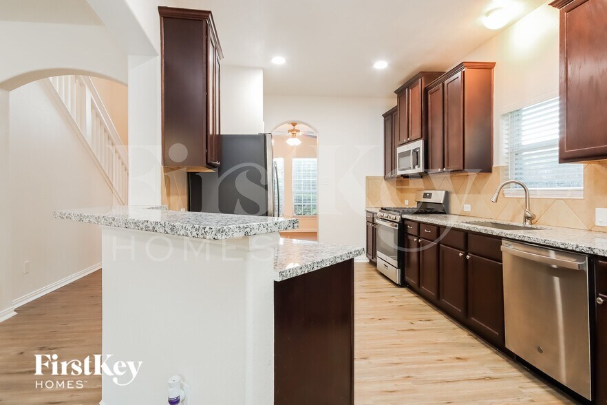 Building Photo - 28603 Hidden Lake W