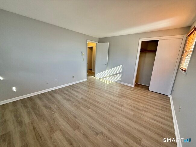 Building Photo - 3 Bayview Pl