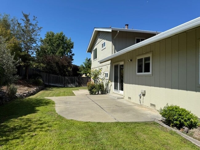 Building Photo - 4 bedroom Moraga home is now available for...