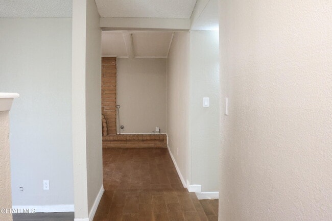 Building Photo - 6704 La Cadena Dr