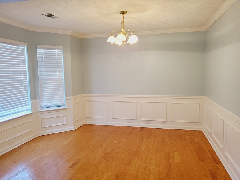 Building Photo - 1621 Sparrow Wood Ln SW