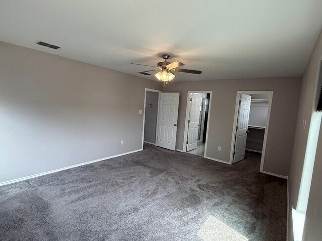 Building Photo - 5814 Doctorado Dr