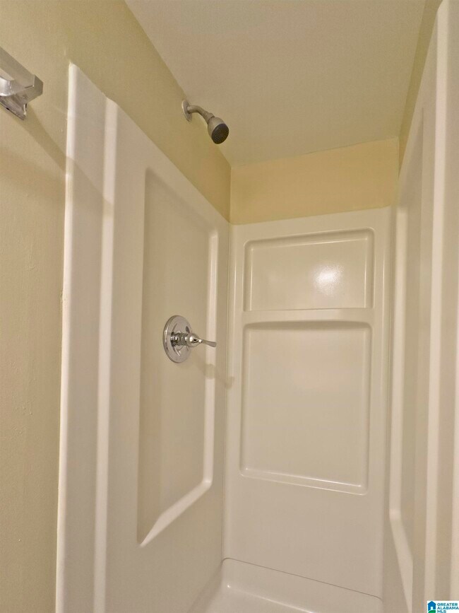 Building Photo - 3229 Westbrook Dr