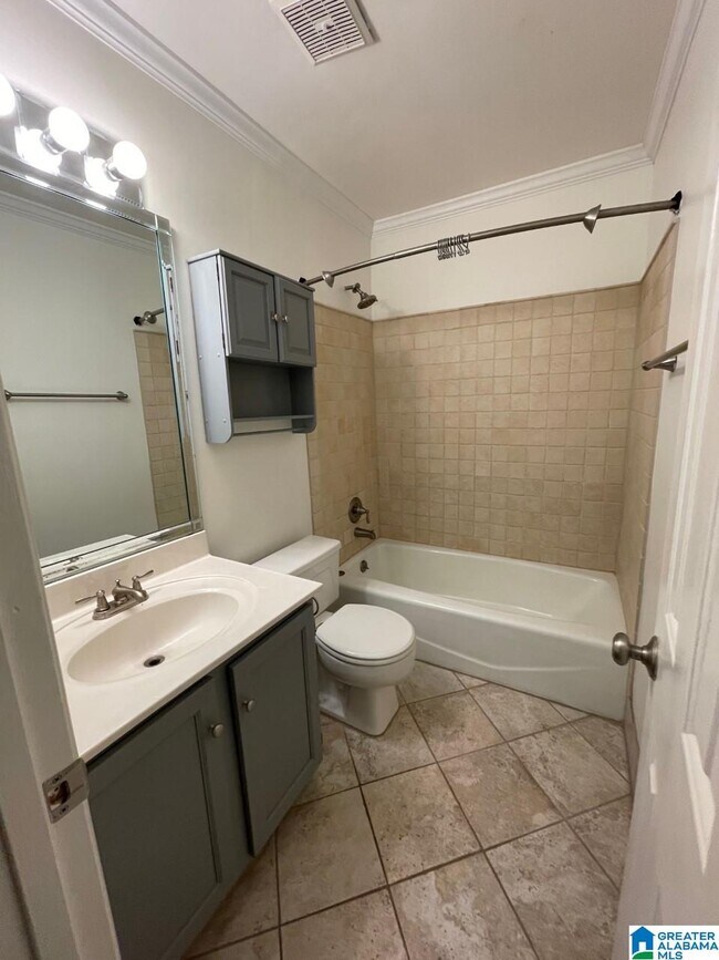 Building Photo - 236 E Green