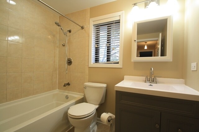 Building Photo - 1422 Tonset Ln