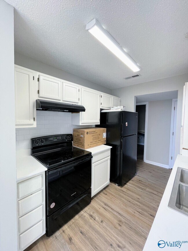 Building Photo - 1085 Stones Throw Dr NW
