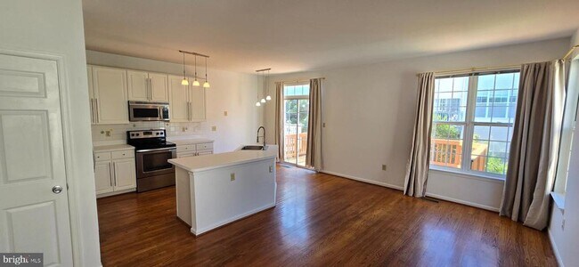 Building Photo - 47369 Darkhollow Falls Terrace