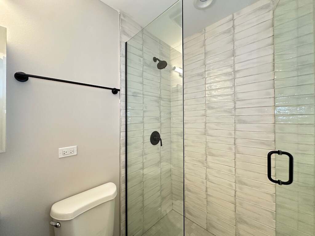 Building Photo - 661 W Wrightwood Ave