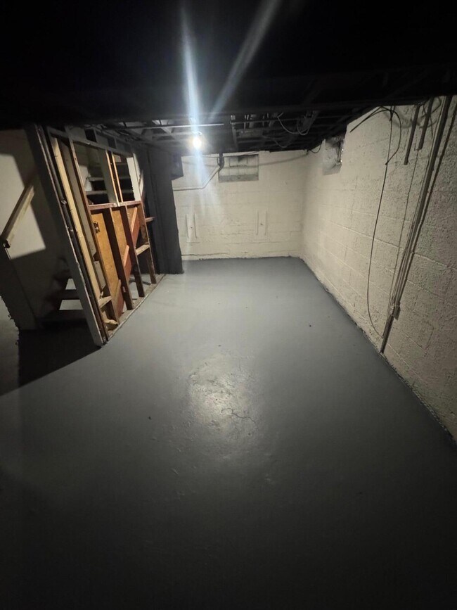 Building Photo - 8900 Artesian St