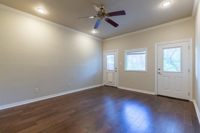 Building Photo - 10907 Legends Ln