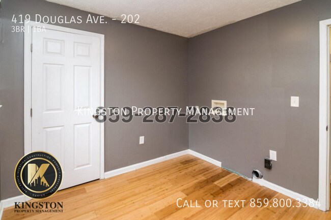 Building Photo - 419 Douglas Ave