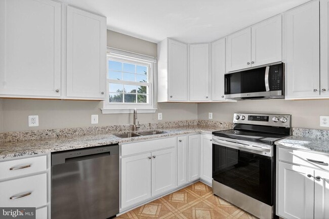 Building Photo - 7850 Greengate Way