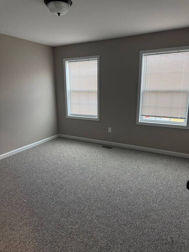 Building Photo - 243 Woodridge Dr