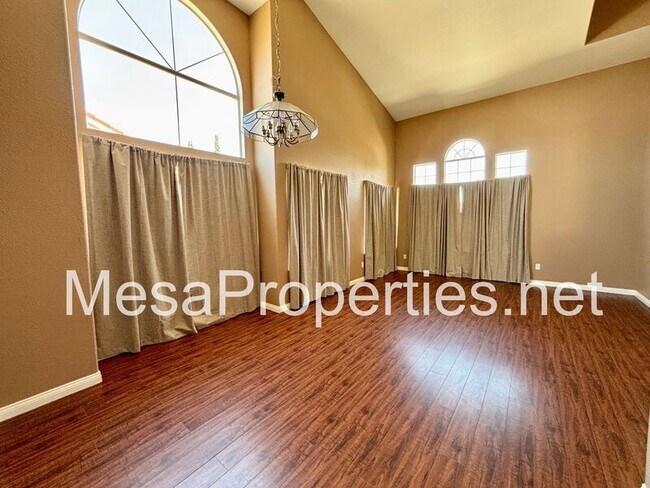 Building Photo - 12530 High Desert Rd