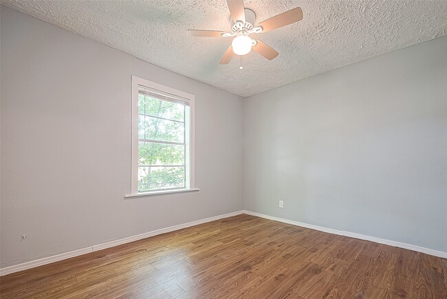 Building Photo - 4810 Carmen St