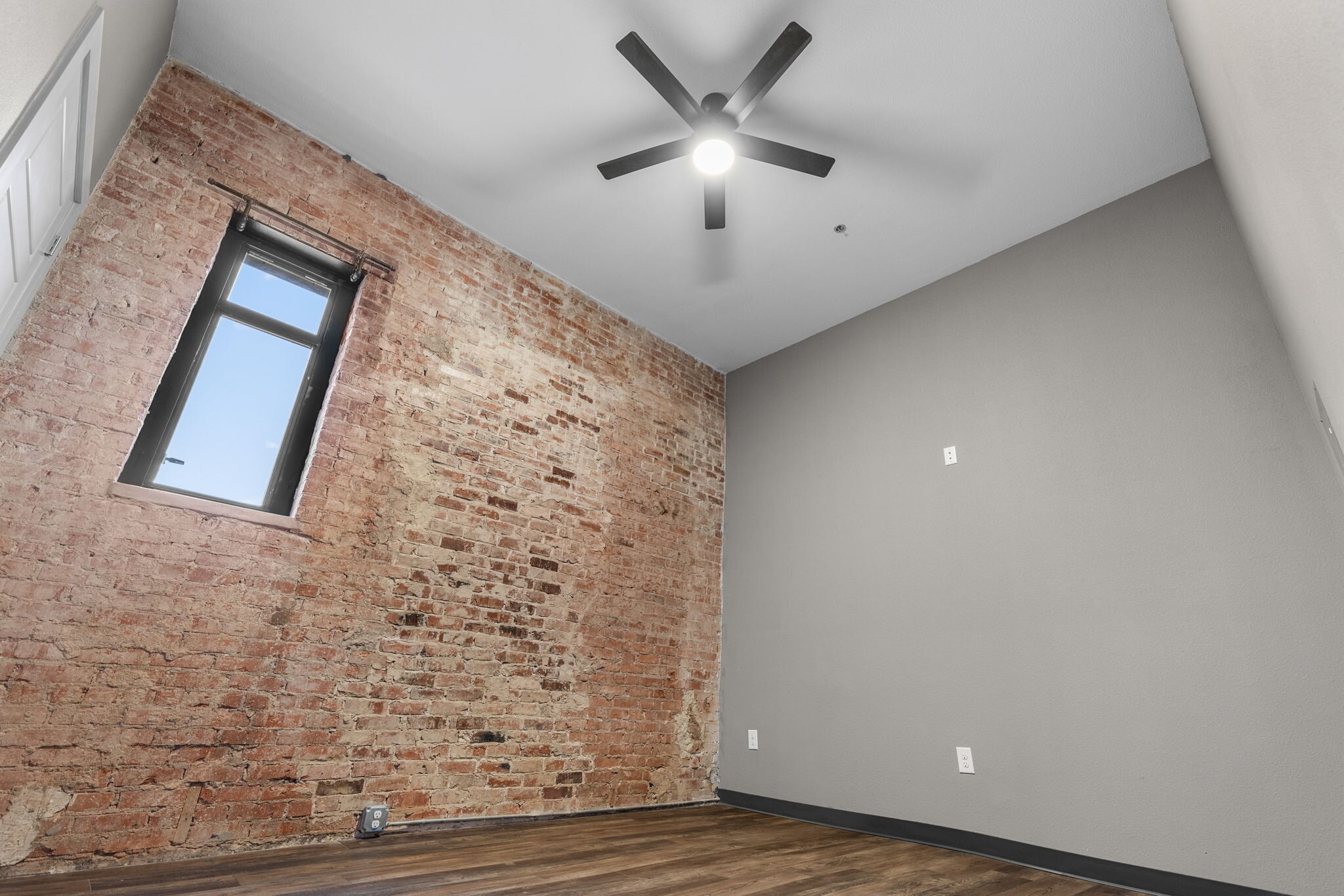 Building Photo - 901 9th St