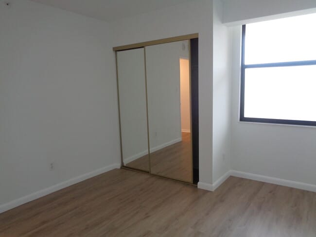 Building Photo - 950 Lavers Cir