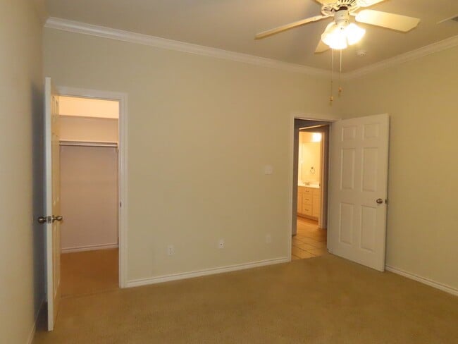Building Photo - Chapel Hill ISD- Newly Update 3 Bedroom 2 ...
