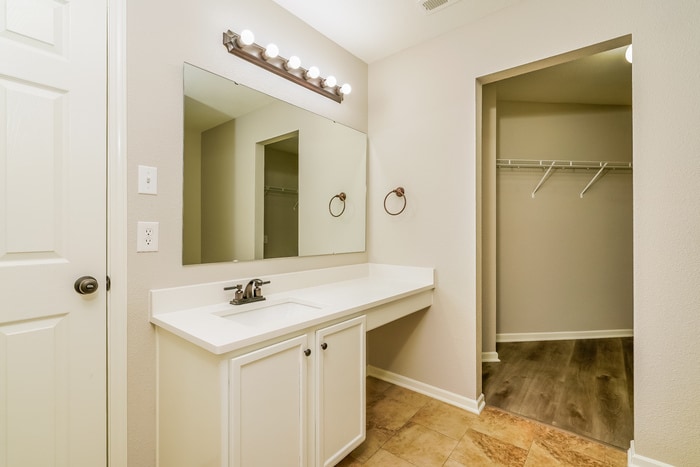 Building Photo - 3098 W Meadowbend Ln