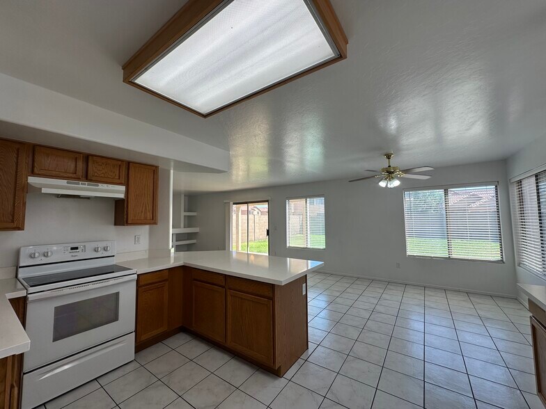 Building Photo - 9421 N 93rd Ave