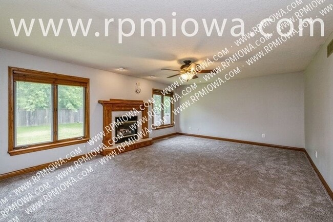 Building Photo - 15803 Hawthorn Dr