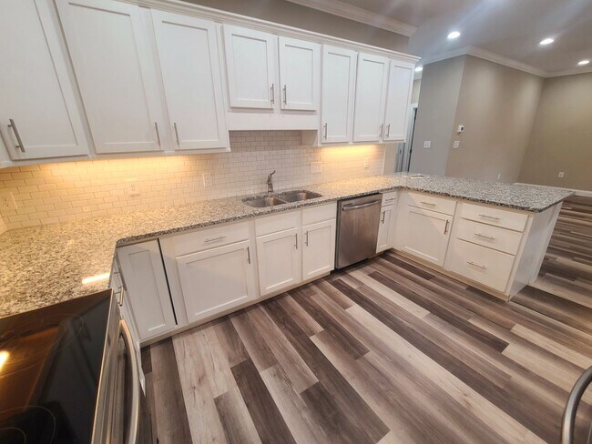 Building Photo - The Blandville - 2 bedroom- 2 bath
