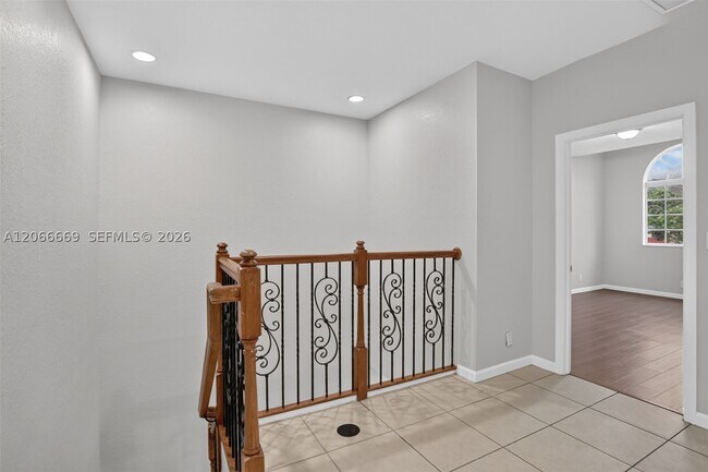 Building Photo - 5337 SW 40th Ave