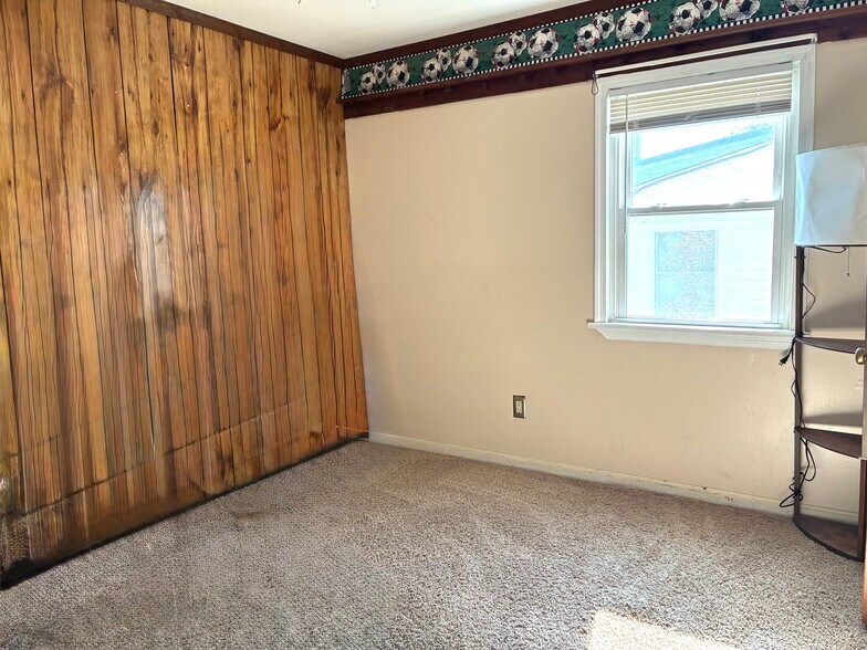 Bedroom 1 - 5112 Hollywood Rd