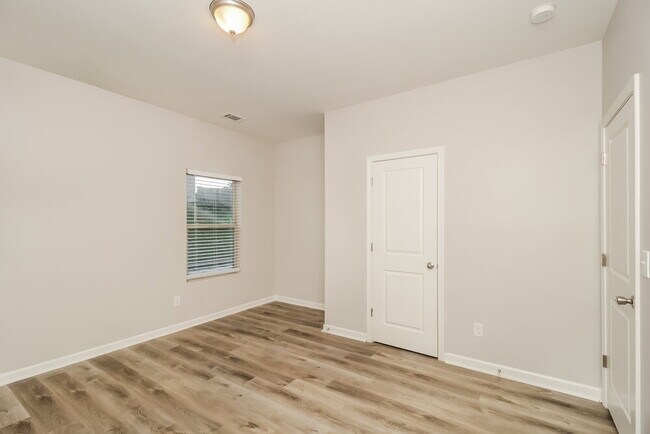 Building Photo - 13 Dry Hollow Way