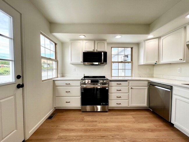 Building Photo - 5204 Roza Hill Dr