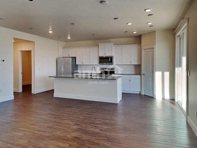 Building Photo - 6550 Spriggel St