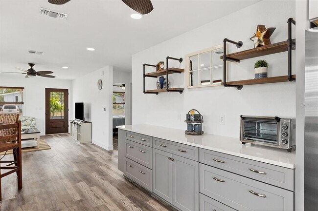 Building Photo - 843 Palmetto St