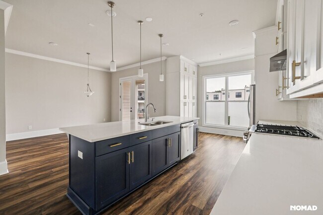 Building Photo - Stunning 4BR Townhome in Alpharetta