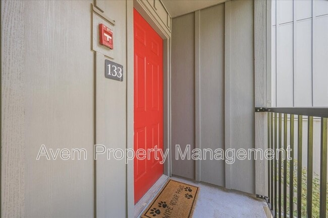 Building Photo - 4 Touchstone Dr