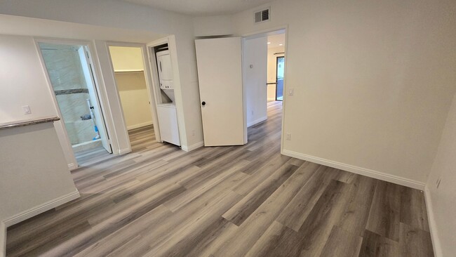 Building Photo - Garden Grove 1 Bedroom Condo for Lease - W...