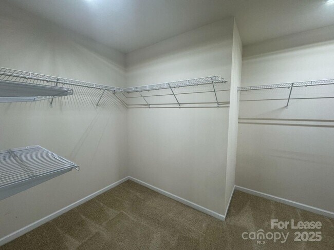 Building Photo - 2202 Laurens Dr